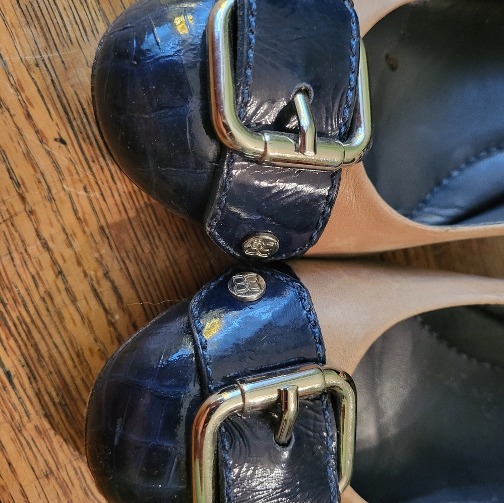 BCBG heels - Picture 2 of 6